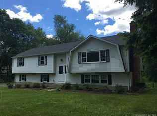 3 Short Ln, Simsbury, CT 06070