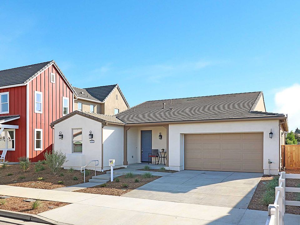 1st image of 202 Los Altos St