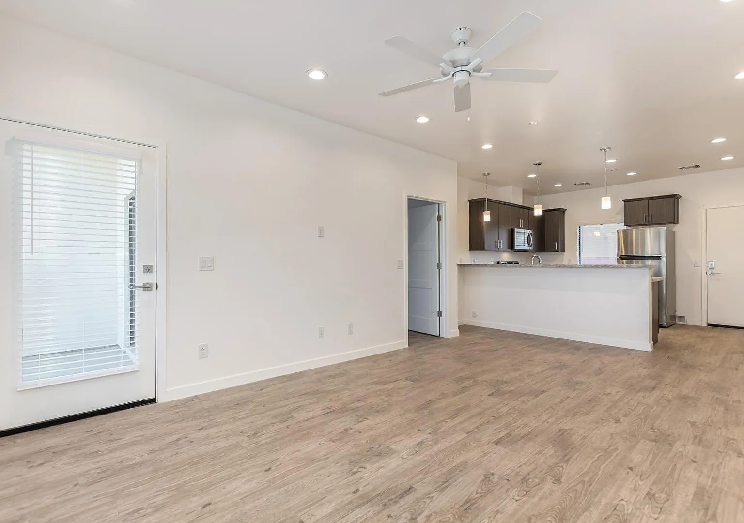2 bed, 2.0 bath, 1000 sqft, $1,795 — Photo 4