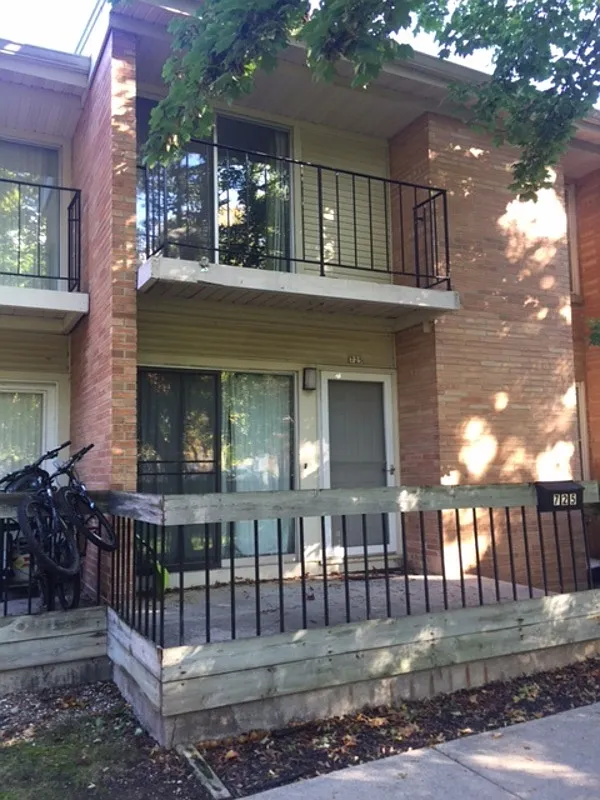 2 bed, 1.5 bath, $1,299 — Photo 2