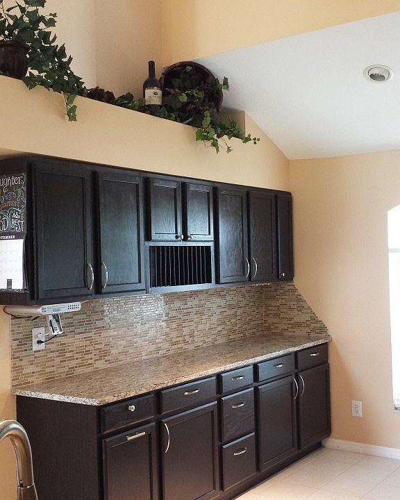 Left side of Kitchen