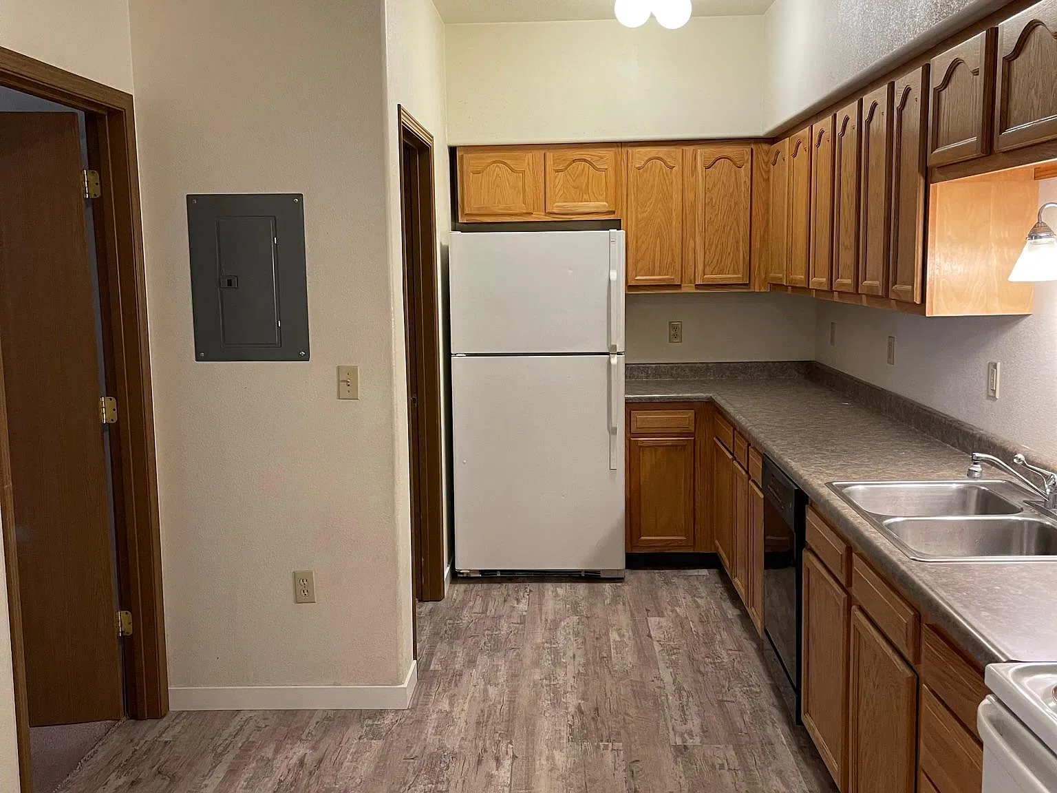 313 S Gilbert St — Photo 3