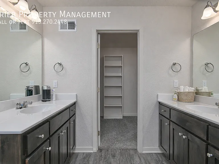 10326 Farrow Ave #7 — Photo 11
