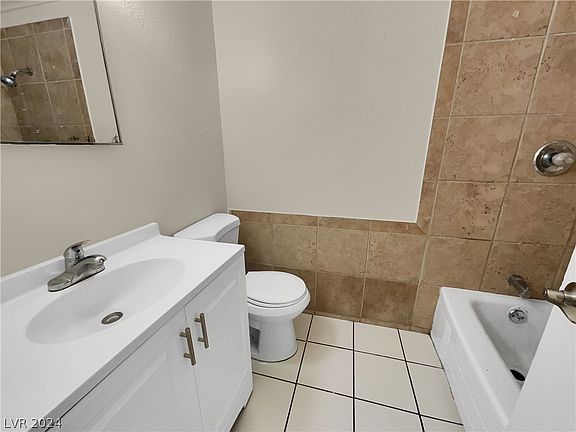 5th image of 725 Carpenter Dr