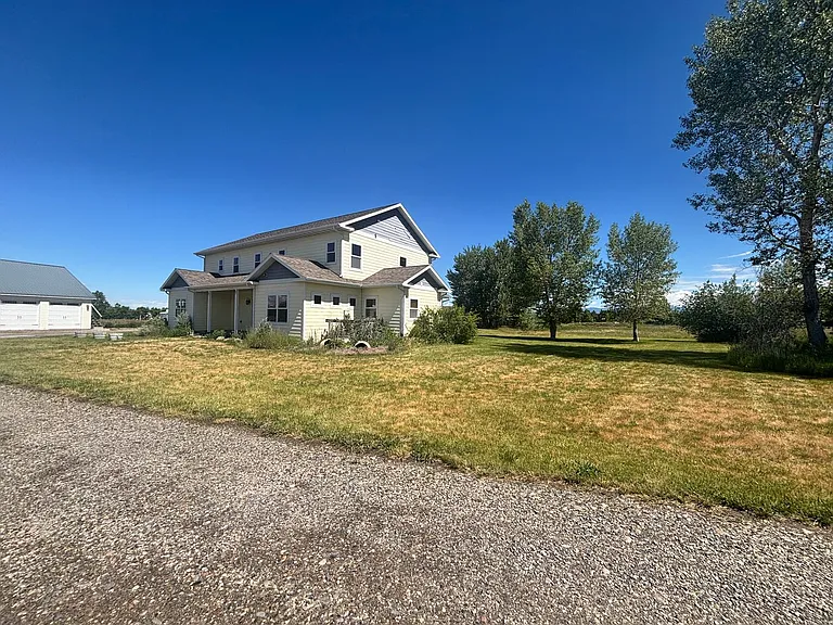 135 Emrie Ln — Photo 3