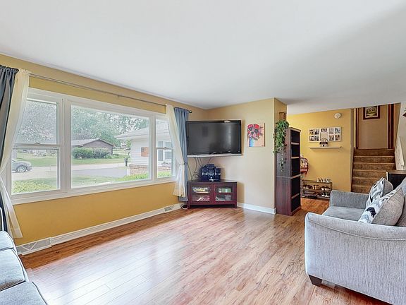 4th image of 1120 Lindenwood Dr
