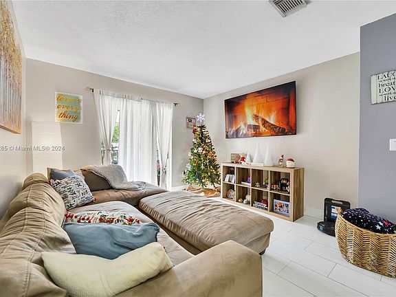 4th image of 601 E 1st Ave APT 201