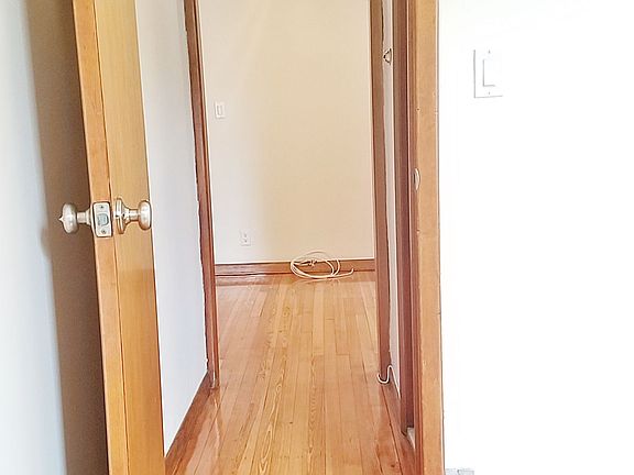 4th image of 3161 44th St APT 1R