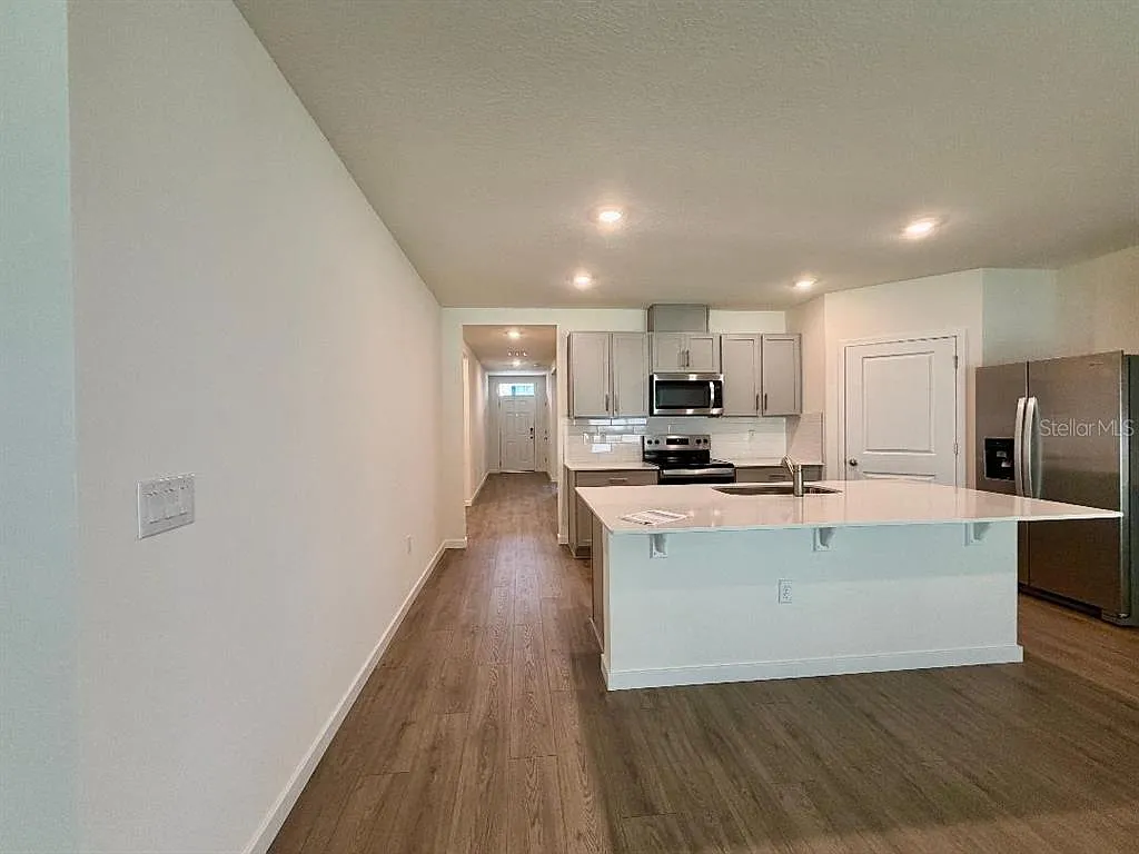 4 bed, 2.0 bath, 1828 sqft, $2,550 — Photo 3