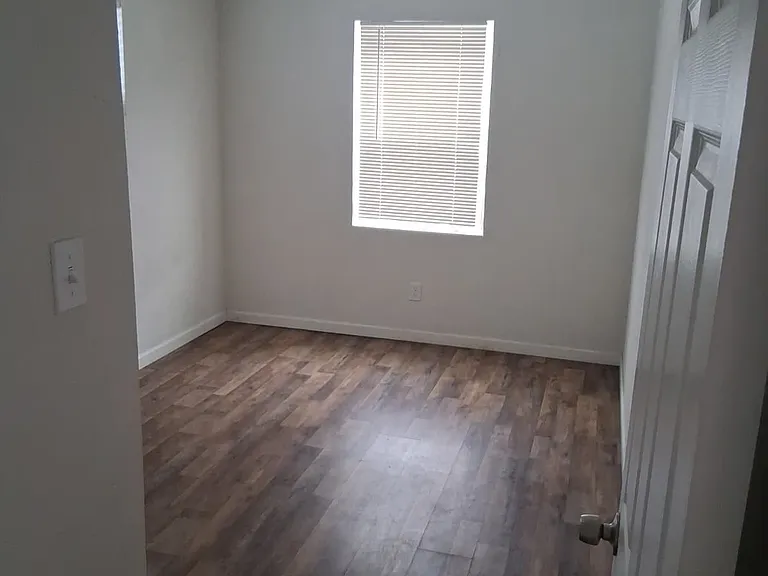3809 Wipprecht St — Photo 6