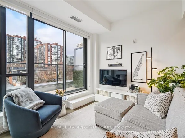 90 Niagara St #405, Toronto, ON M5V 0P9