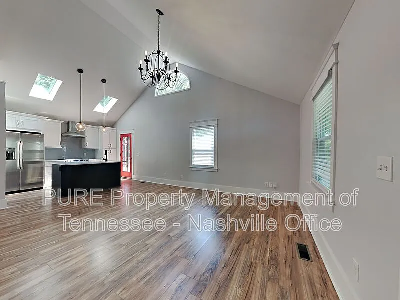 2 bed, 1.0 bath, 1058 sqft, $2,250 — Photo 2