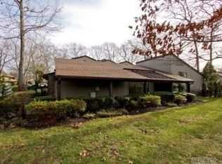 282 Carriage House Dr, Jericho, NY 11753