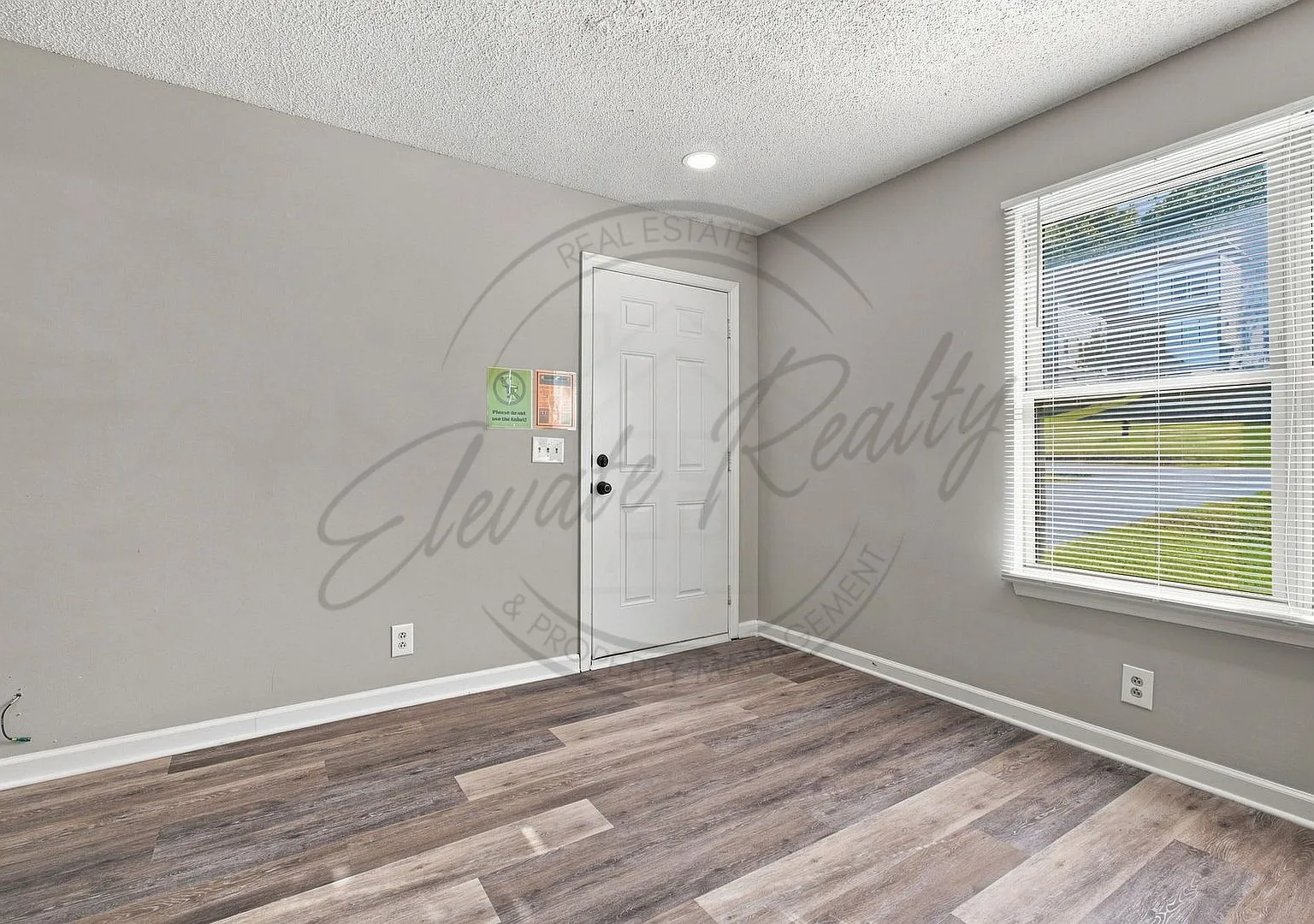 Two Bedroom Duplex in Hermitage with Back Deck! — Photo 4
