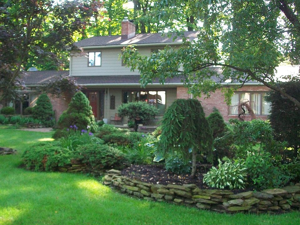 1st image of 121 S Tamarack Dr