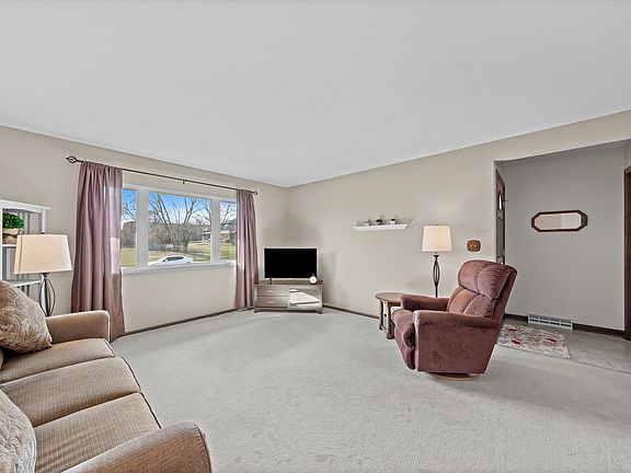 3rd image of 1280 Fairwood Dr