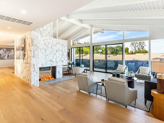 4th image of 4215 Terraza Dr