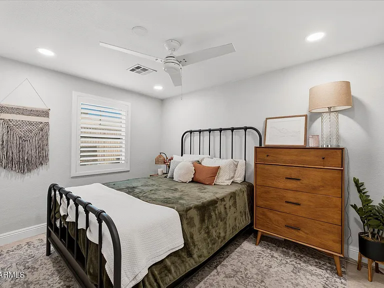 1324 E Orangewood Ave — Photo 4