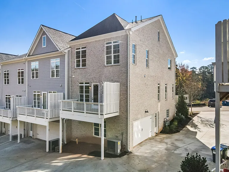 2035 Parkside Ln — Photo 45