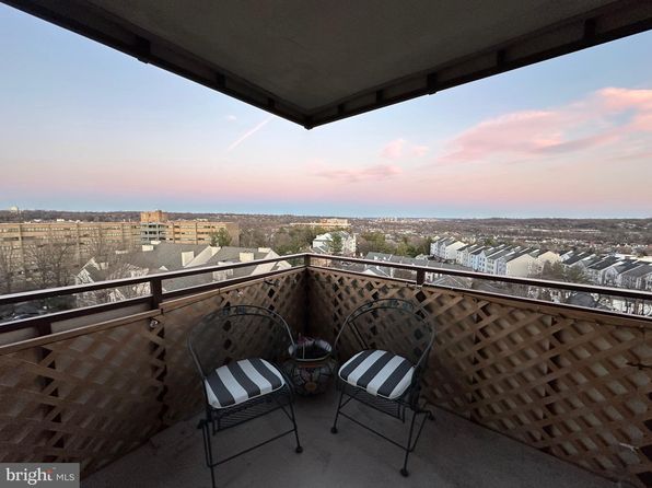 250 S Reynolds St APT 810, Alexandria, VA 22304