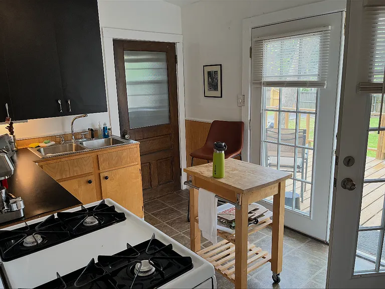 310 N Spruce St — Photo 12