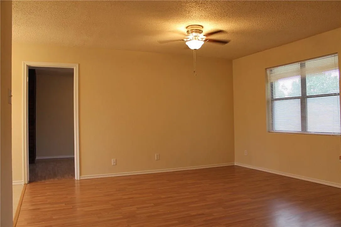 3 bed, 1100 sqft, $1,595 — Photo 3