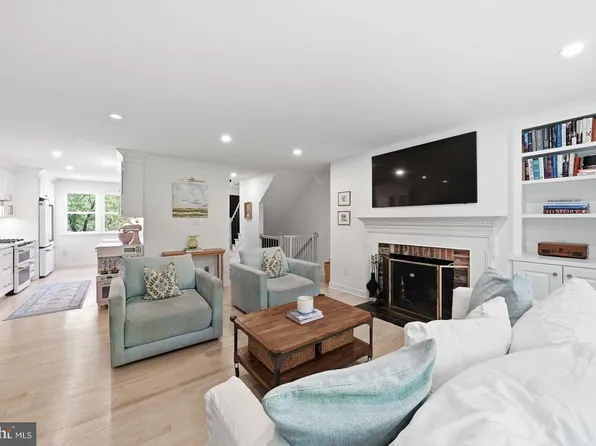 6328 Golf Course Sq, Alexandria, VA 22307