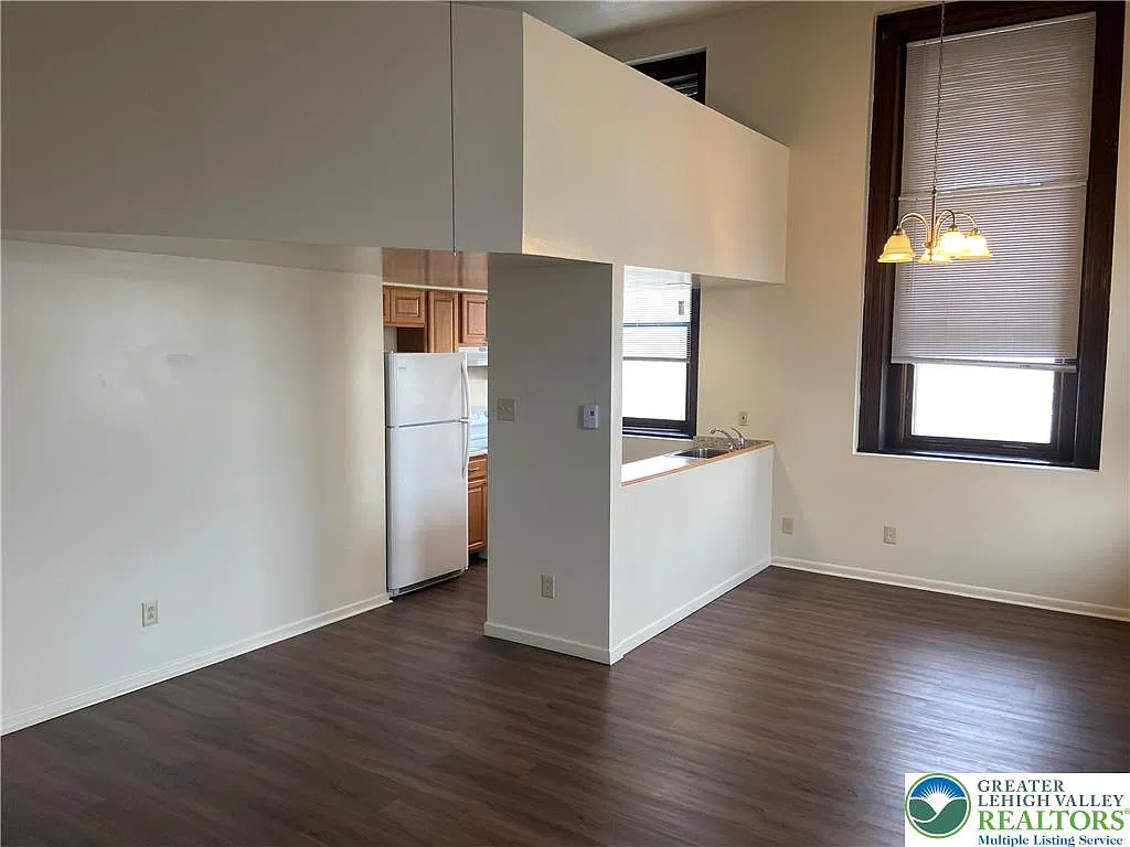 1 bed, 1.0 bath, 850 sqft, $1,225 — Photo 2