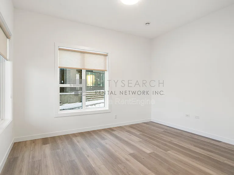 244 Sovereign Cres SW #1 — Photo 8
