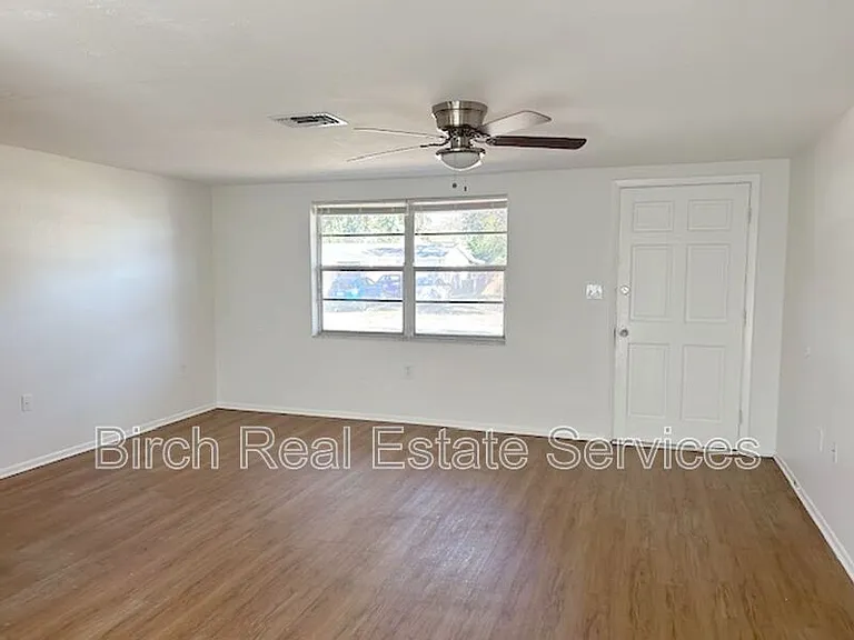 4813 Elmwood St — Photo 3