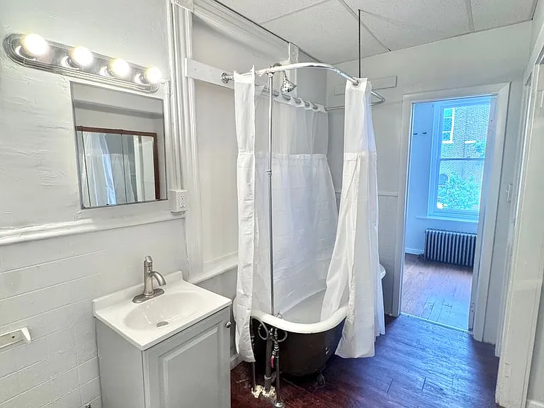 501 W Allen St — Photo 6