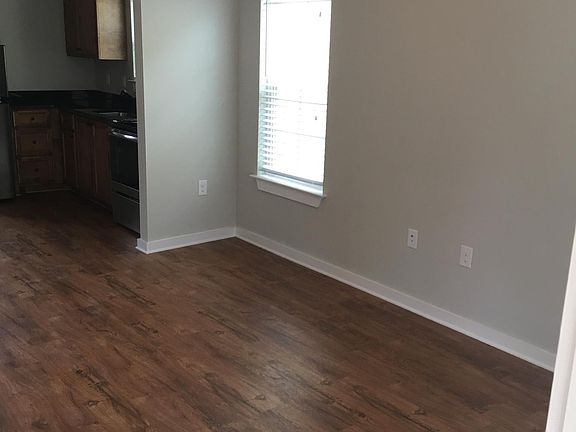 5th image of 210 N 4th St