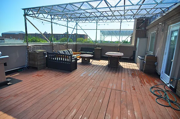 Sold by Momentum Real Estate LLC | media 14