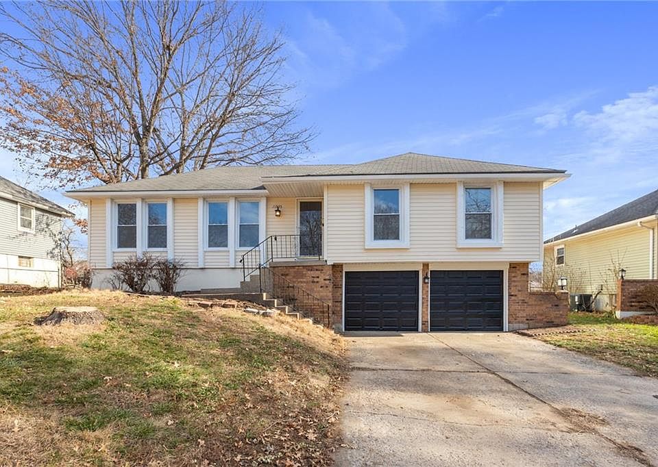 11935 Manchester Ave, Grandview, MO 64030 | Zillow