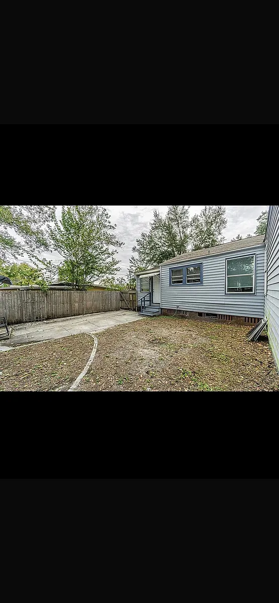 Building Photo - 3308 N Avon Ave