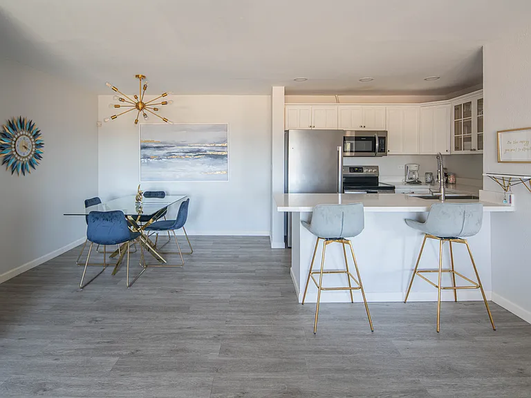 8055 E Thomas Rd — Photo 12