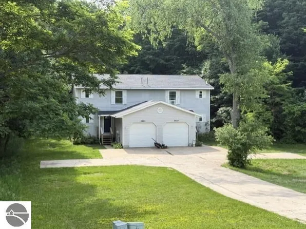 2688 Windcrest Ln, Traverse City, MI 49686