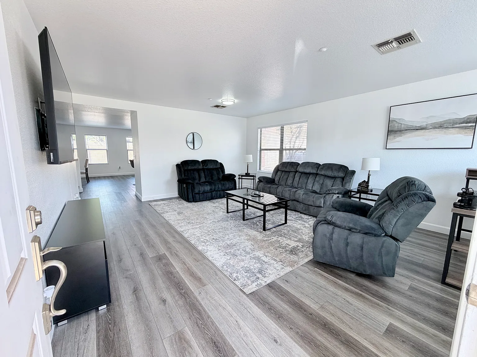 4 bed, 2.5 bath, 2411 sqft, $5,000 — Photo 1