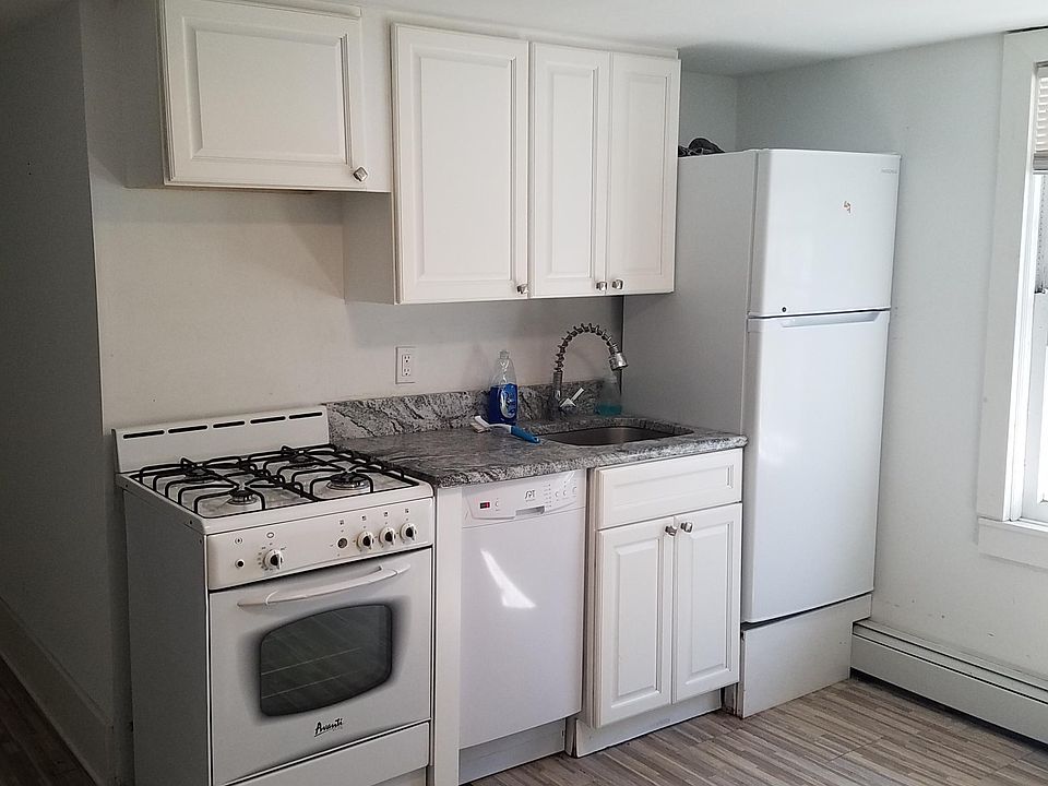 Update eat-in-kitchen with D/W, Italian made gas range, and granite tops