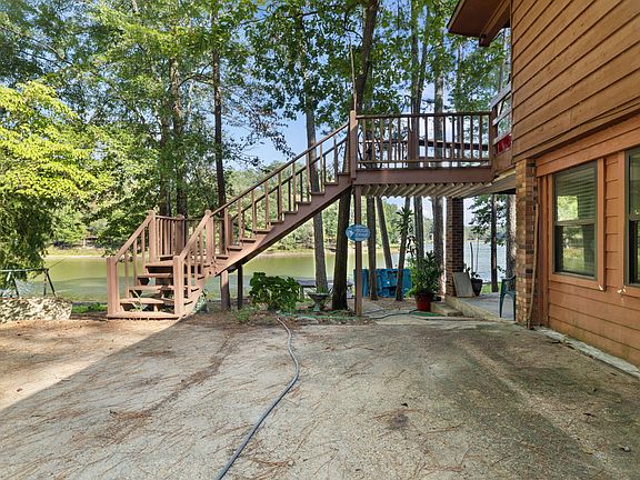 3rd image of 492 Lake Dr