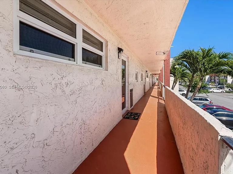 811 S Hollybrook Dr #208 — Photo 11