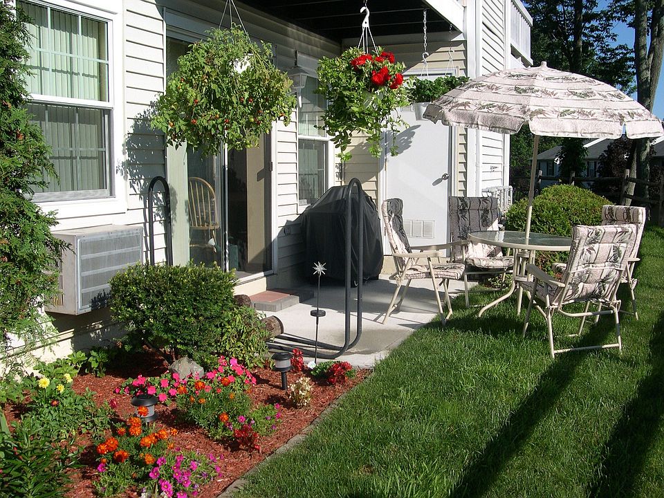 Enjoy Private Backyard