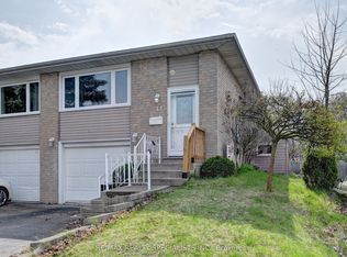 11 Dinison Cres, Kitchener, ON N2E2W3