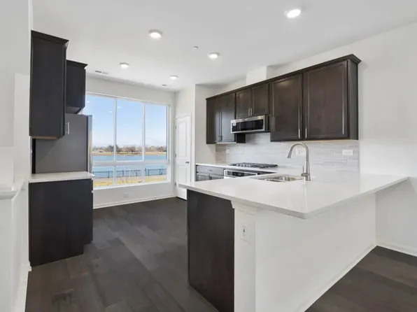 2315 Venture Dr, Schaumburg, IL 60196