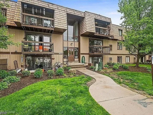 9630 Cove Dr Unit A14, North Royalton, OH 44133