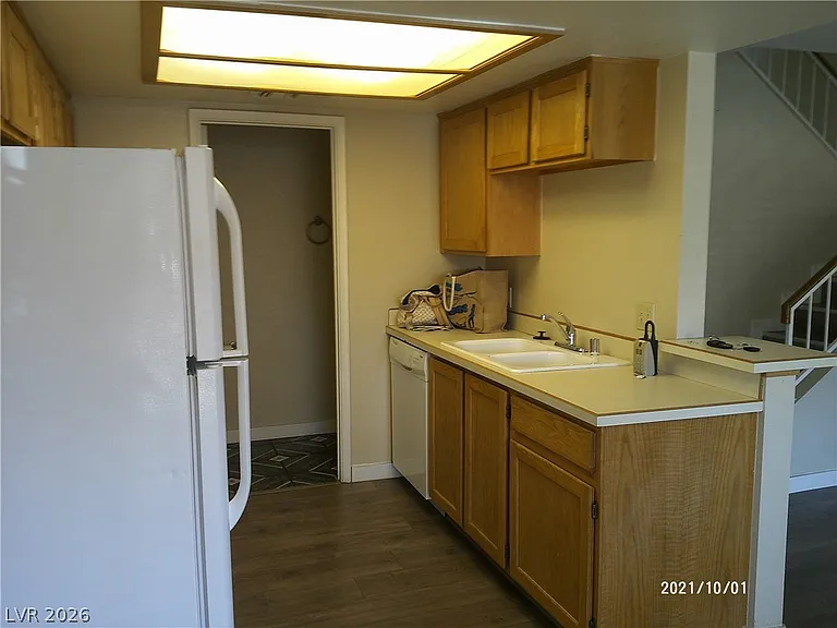 1813 Plum Ct #B — Photo 5