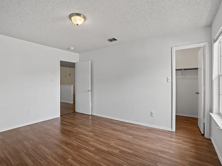 1665 Princess Ln — Photo 30
