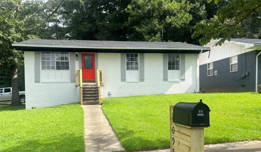 3 bed, 2.0 bath, 1040 sqft, $1,995 — Photo 1