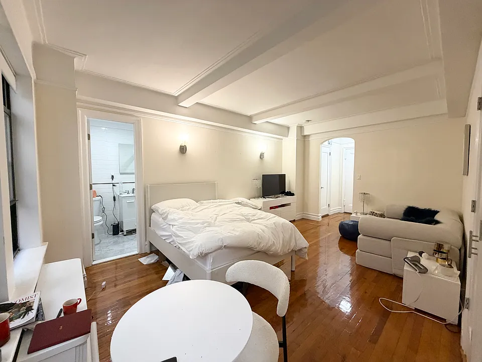 121 E 31st St #2F