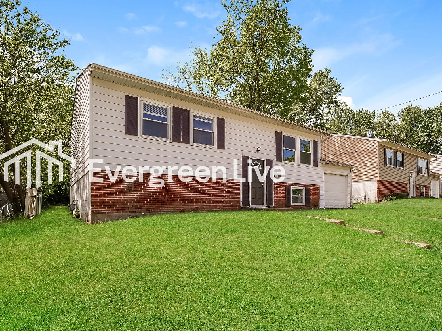 3 bed, 1.0 bath, 1373 sqft, $1,645 — Photo 2